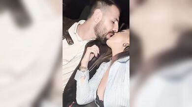 Invitata a cena da un fan lei lo ringrazia con una scopata