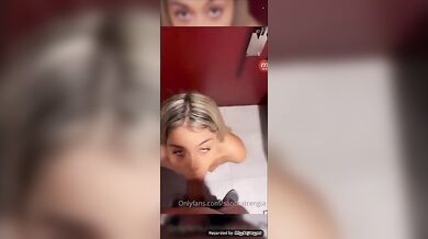 Bionda succhia e vuole lo sperma