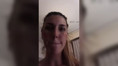 Tutti a scopare e inculare la vicina di casa troia