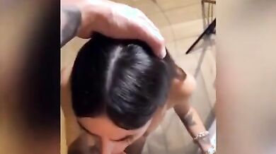 Pompino con scopata e venuta sul culo