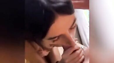 Pompino con scopata e venuta sul culo