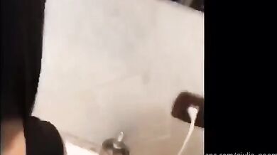 Mo te faccio vedere io ti scopo come una troia