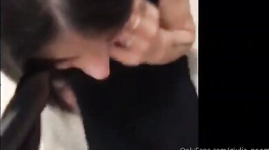 Mo te faccio vedere io ti scopo come una troia