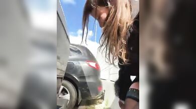 Quasi beccati a scopare per strada