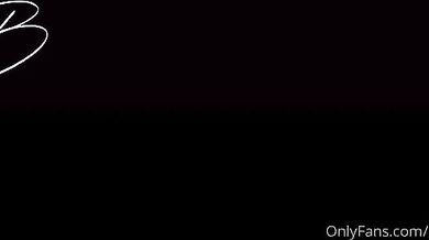 Ricciolina italiana spompina il cazzo a due fratelli