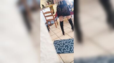 Mia moglie vuole eccitarvi mentre fa le pulizie di casa