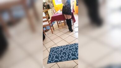 Mia moglie vuole eccitarvi mentre fa le pulizie di casa