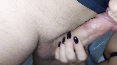 Primo piano moglie sborrata in bocca