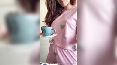 Dopo colazione ti spremi bene il cazzo per me