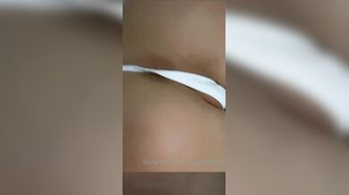 Ma che bel buchetto del culo sotto gli slippini