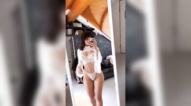 Selfie italiana social in lingerie