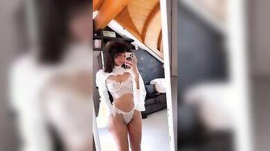 Selfie italiana social in lingerie