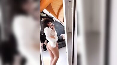 Selfie italiana social in lingerie