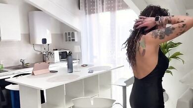 Con la zia e mia moglie si scopa alla grande