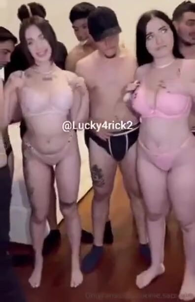 Orgia con gruppo di ragazze italiane di ofans