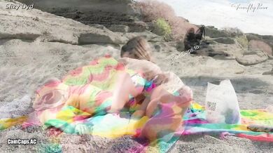 Italiana fica scopata in spiaggia davanti a guardone