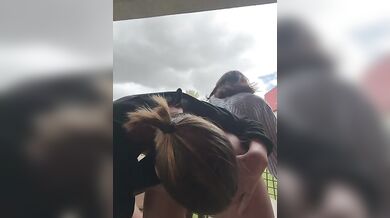 Masturba e lecca la fica dell'amica