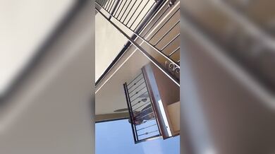 Vicina di casa upskirt