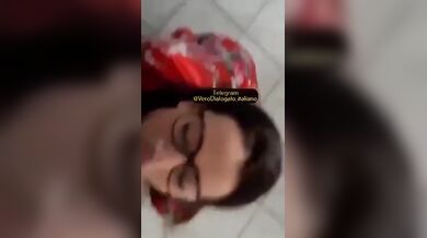 Vieni qui e prenditi in faccia la sborra - La moglie dell'amico cornuto amatoriale