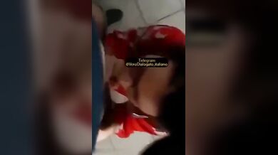 Vieni qui e prenditi in faccia la sborra - La moglie dell'amico cornuto amatoriale
