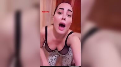 Napoletana social in reggiseno trasparente