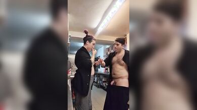 Coppia fa sesso nella cucina del ristorante