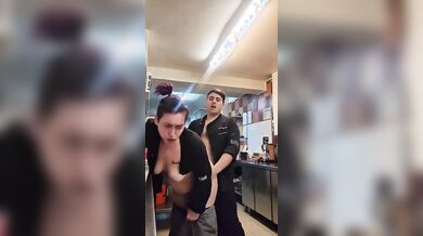 Coppia fa sesso nella cucina del ristorante