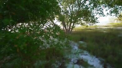 Fa stretching al fiume e si fa scopare dall'amico