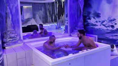 Una splendida orgia inaspettata foursome italiano