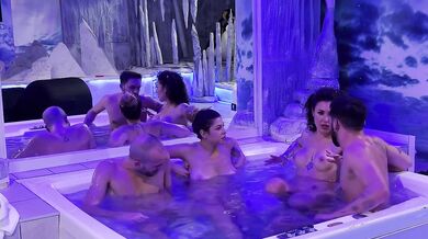 Una splendida orgia inaspettata foursome italiano