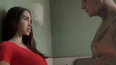 Esplosione in bocca dopo una gran chiavata con tettona