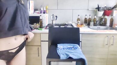 Sega marito che le lecca la fica e la scopa