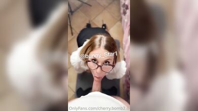 Vuoi che la tua professoressa ti succhia il cazzo?