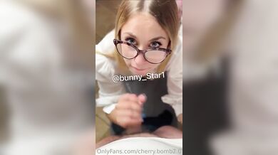 Vuoi che la tua professoressa ti succhia il cazzo?