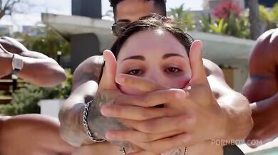 Gang bang con la nuova fidanzata con l'amico