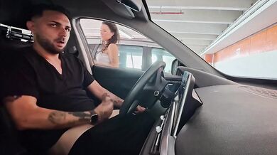 Milf italiana sega sconosciuto in un parcheggio