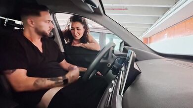 Milf italiana sega sconosciuto in un parcheggio