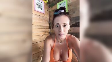 Masturbarsi di sabato al bar è rischioso ma ci proviamo