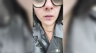 Son tutta fradicia mi son bagnata tutto il vestito merda