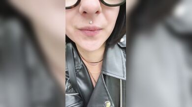 Son tutta fradicia mi son bagnata tutto il vestito merda