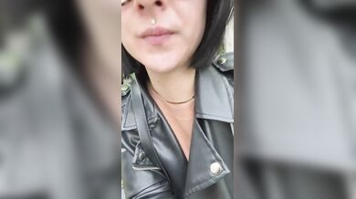 Son tutta fradicia mi son bagnata tutto il vestito merda