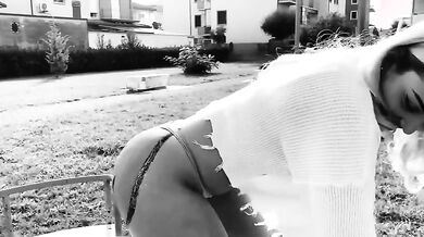 Twerking bionda italiana social halloween