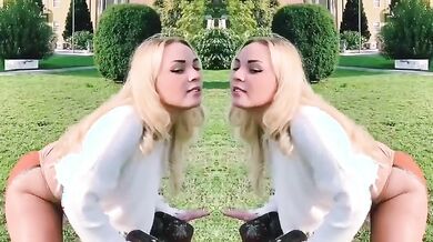 Twerking bionda italiana social halloween