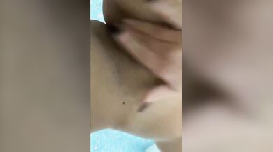 Fitalino in bagno giovane troietta con belle tette