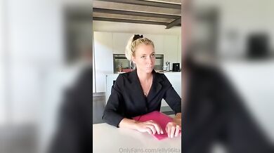 Sesso con l'assicuratrice maiala