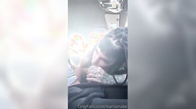 Pompino in macchina ragazza italiana