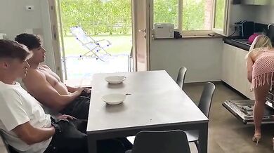 Doppia mano e doppia bocca