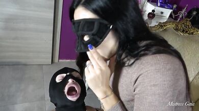 Schiava con mistress italiana