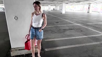 Fare la troia al centro commerciale