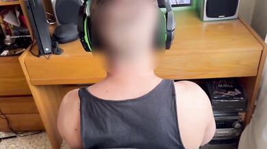 Sar4 D1amante seduce e scopa il fratellastro